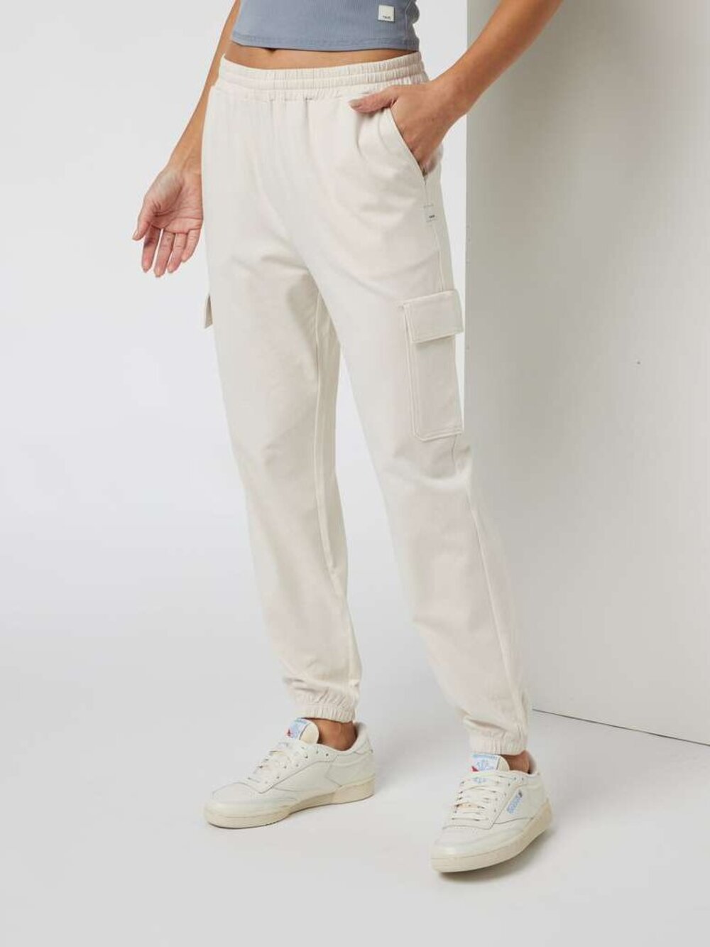 NWOT Vuori Cargo Jogger Pants Women Medium Beige Elastic Waist Utility Pockets